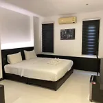 Azz Hotel